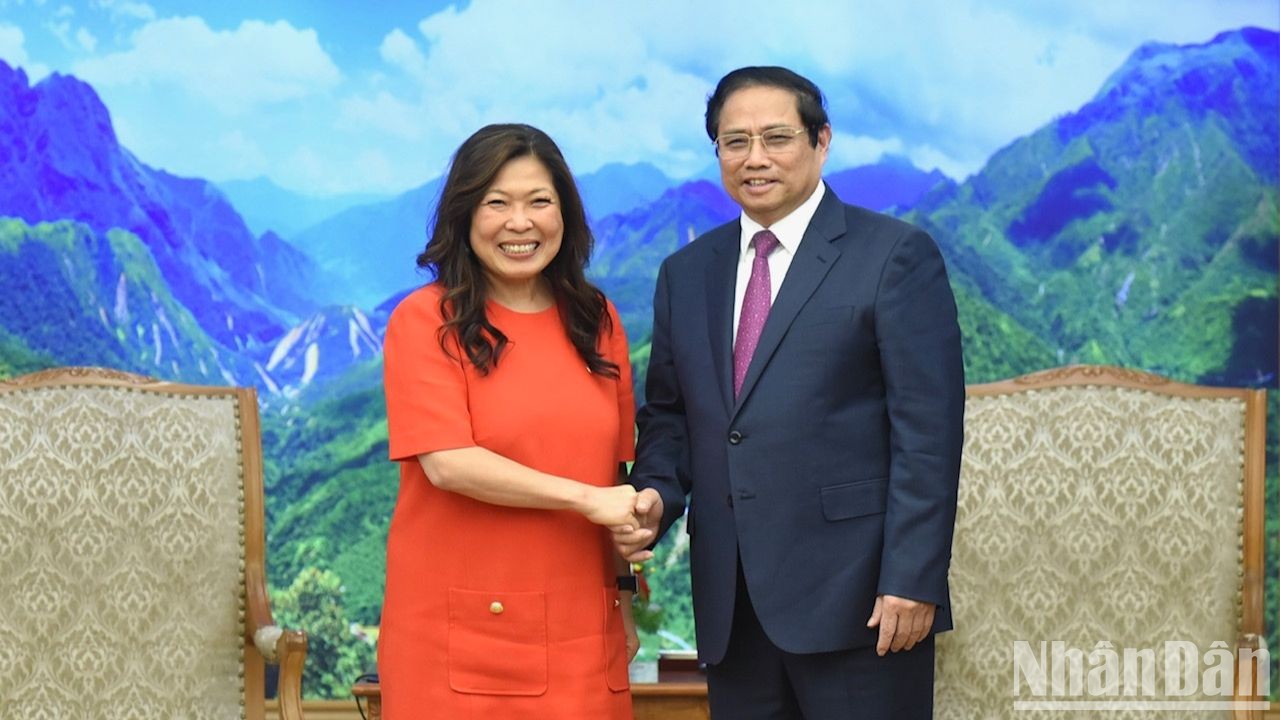 [Foto] Premier vietnamita recibe a ministra canadiense de Promoción de Exportaciones, Comercio Internacional y Desarrollo Económico