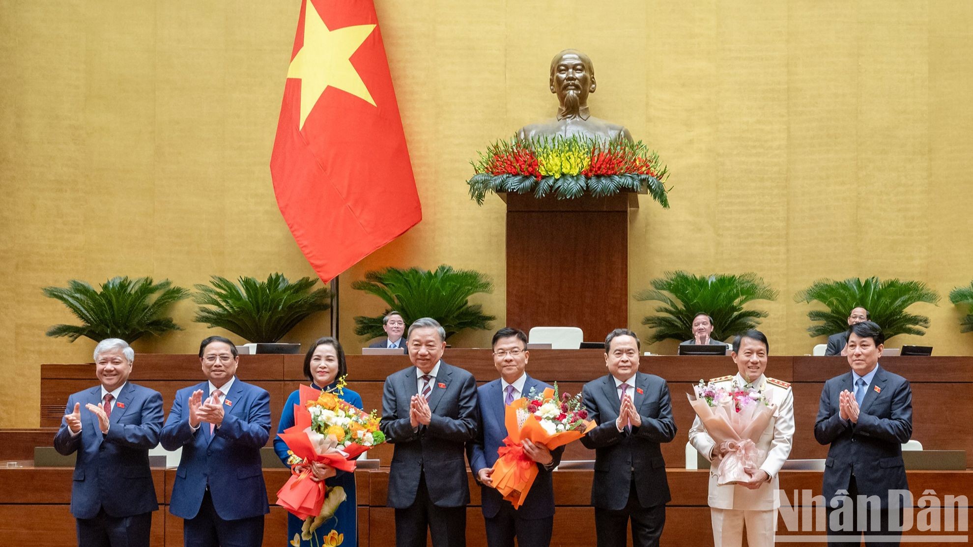 [Foto] Eligen a vicepresidenta del Parlamento y nombran a vicepremier de Vietnam