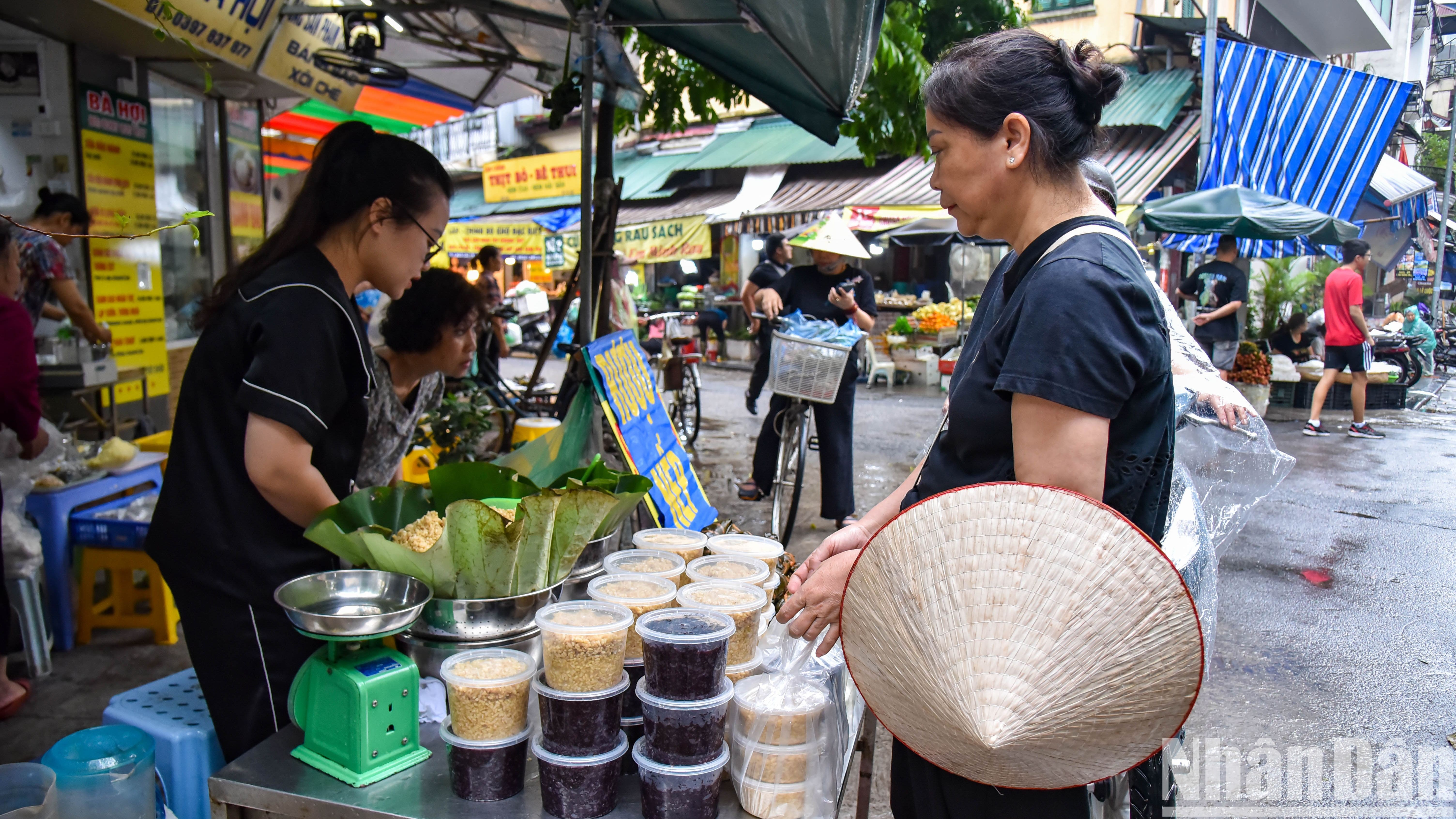 [Foto] Los hanoyenses ocupados con las compras durante el Tet Doan Ngo