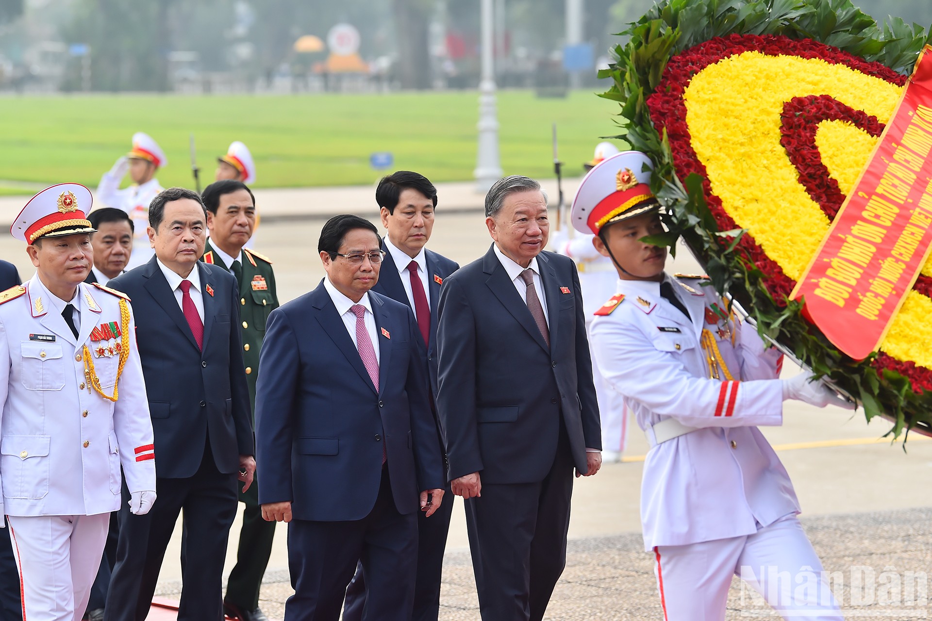 [Foto] Dirigentes vietnamitas rinden homenaje al Presidente Ho Chi Minh