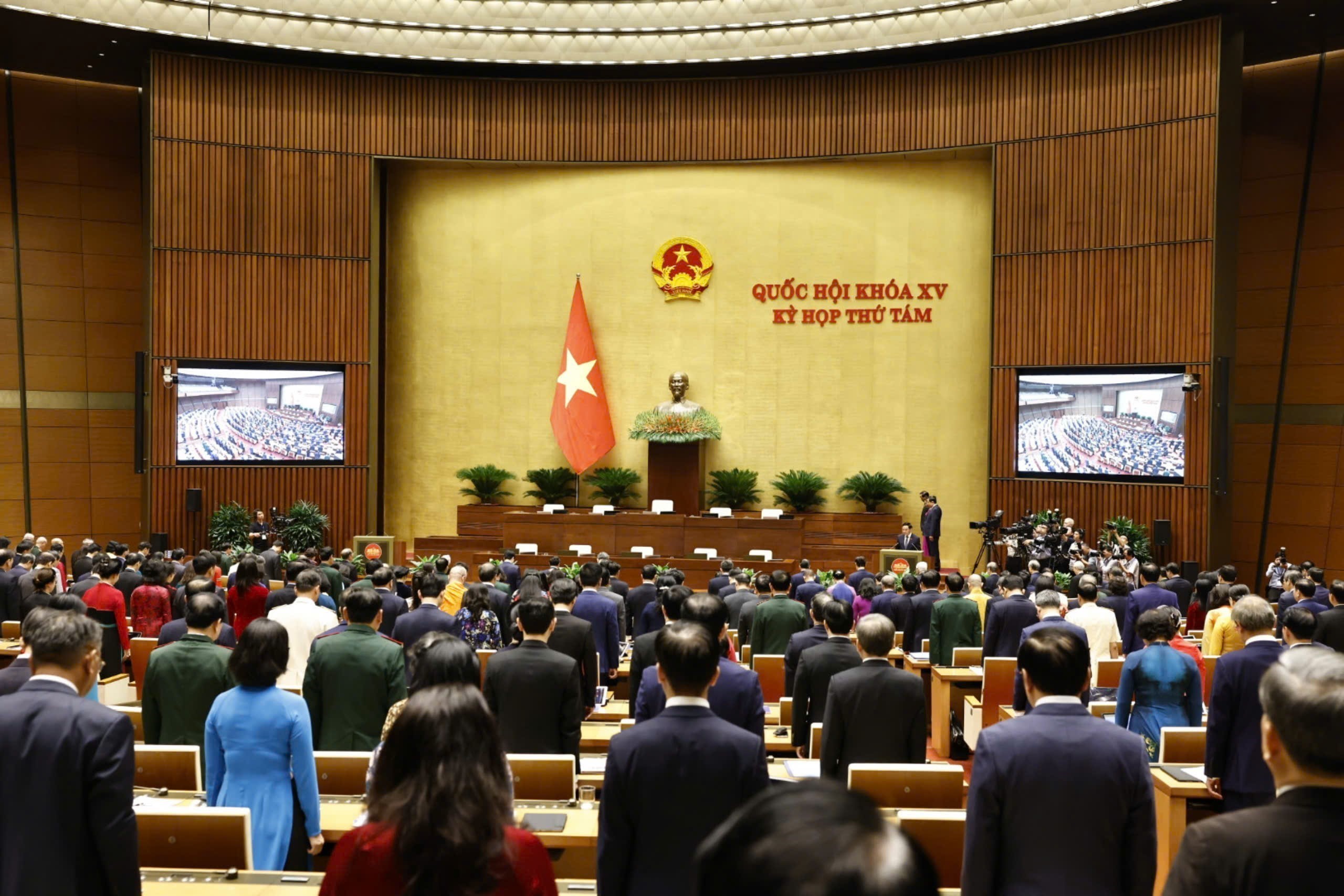 [Foto] Inauguran octavo período de sesiones del Parlamento vietnamita de XV legislatura