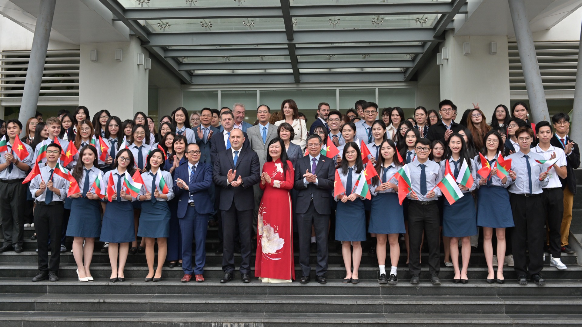 [Foto] Presidente búlgaro dialoga con estudiantes de la Academia Diplomática de Vietnam