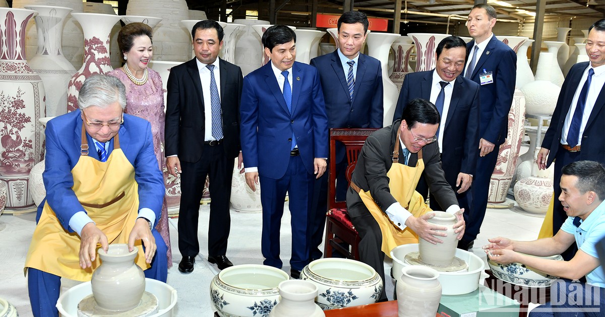 Presidente vietnamita y su par kazajo visita el gremio de cerámica de Chu Dau