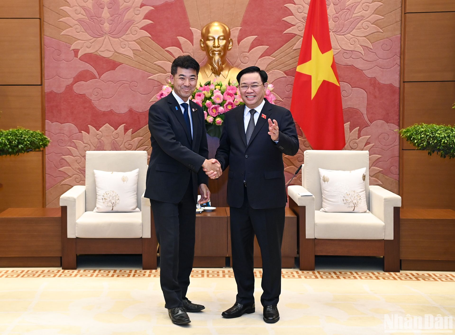 Líder legislativo vietnamita recibe al presidente del Partido Democrático Constitucional de Japón