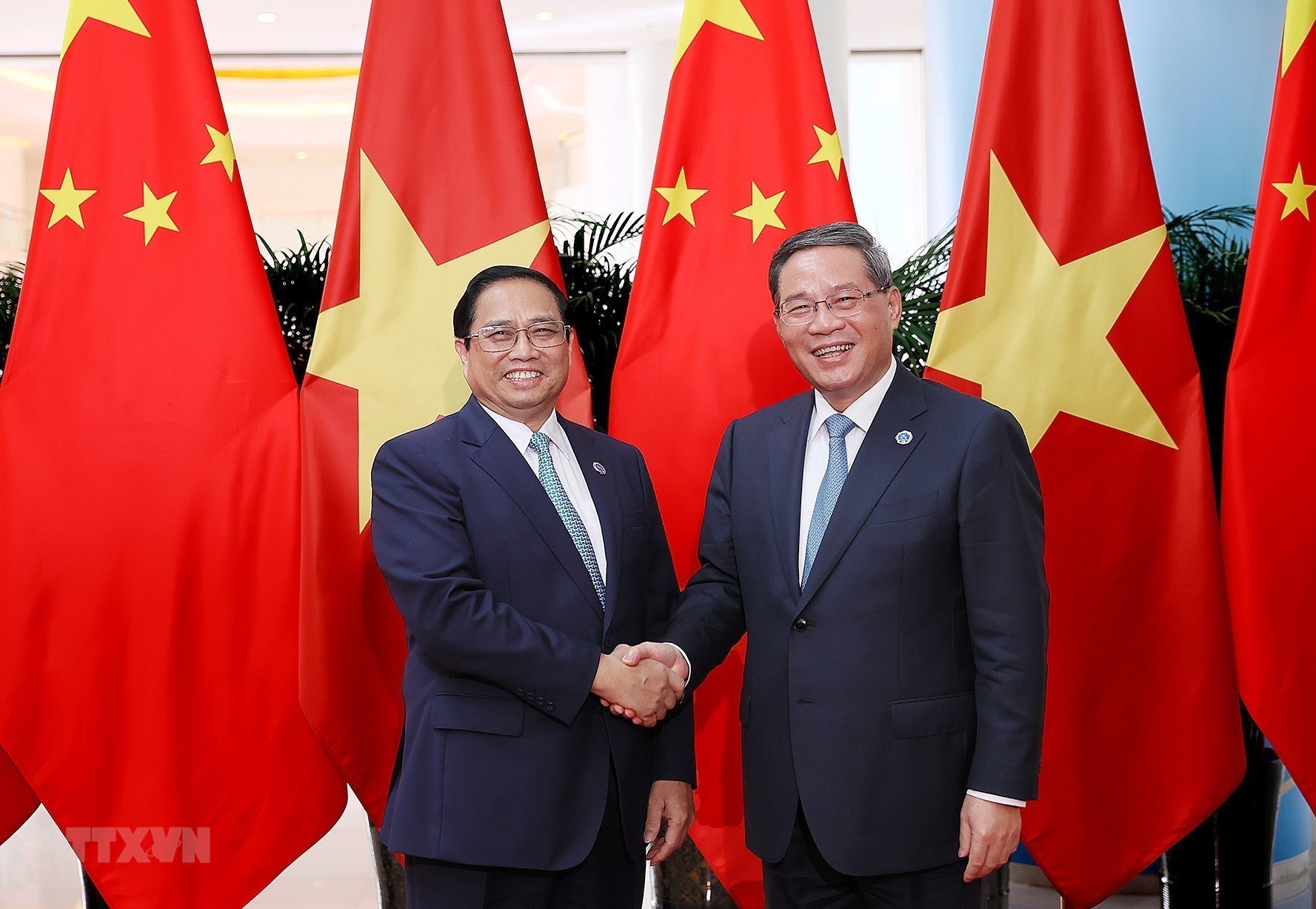 Primer ministro vietnamita sostiene conversaciones con su homólogo chino 