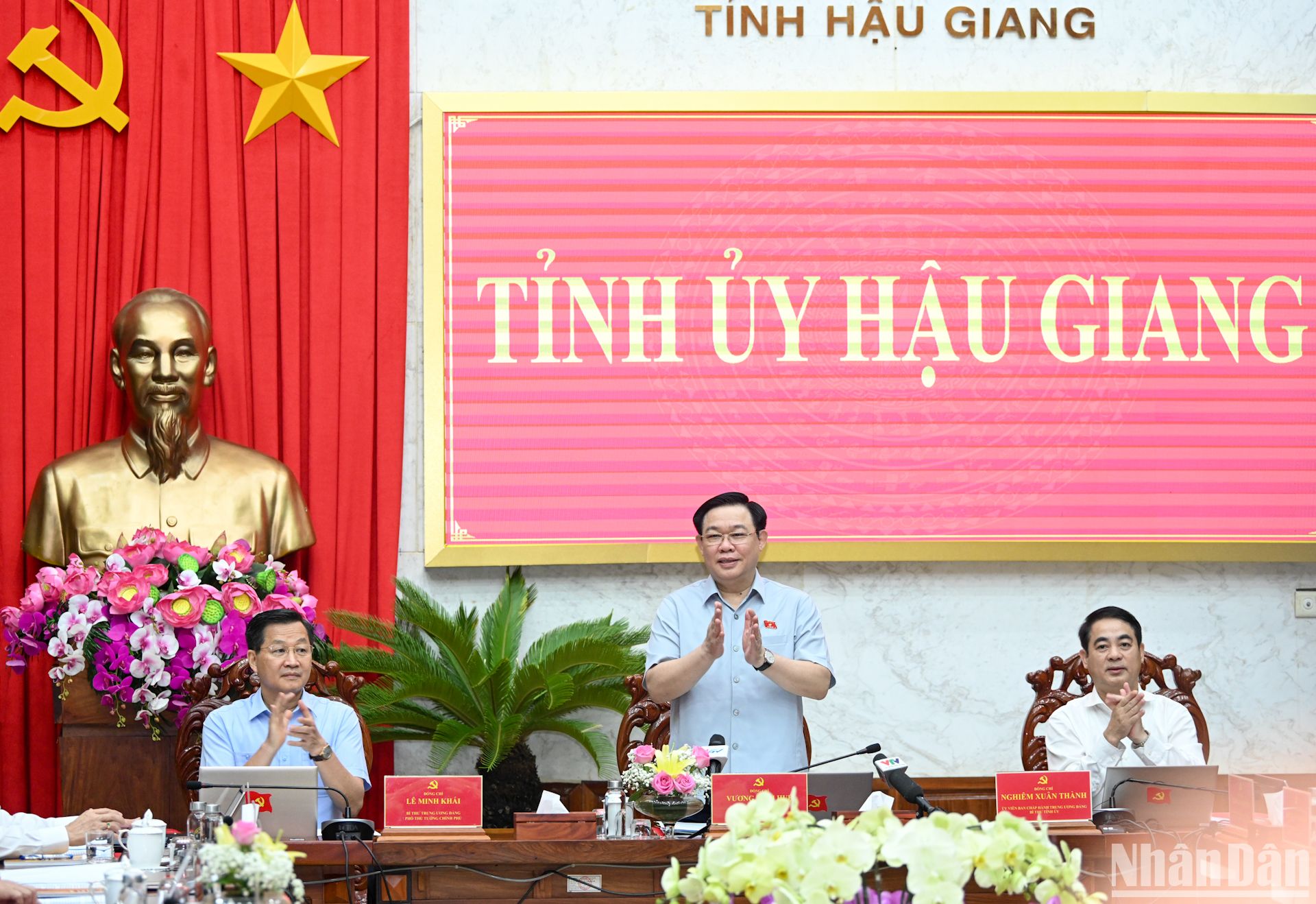 Líder parlamentario vietnamita trabaja con el Comité partidista de Hau Giang
