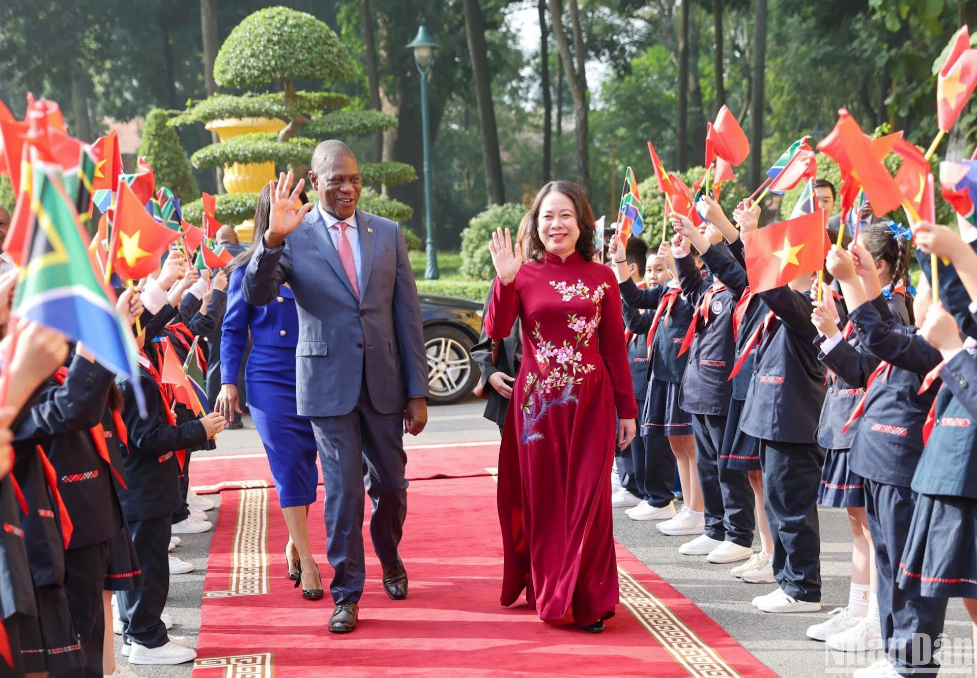 [Foto] Vicepresidenta vietnamita conversa con su similar sudafricano 