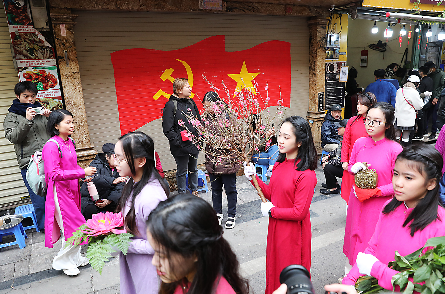 El programa tiene como objetivo celebrar el 94 aniversario de fundación del Partido Comunista de Vietnam. 