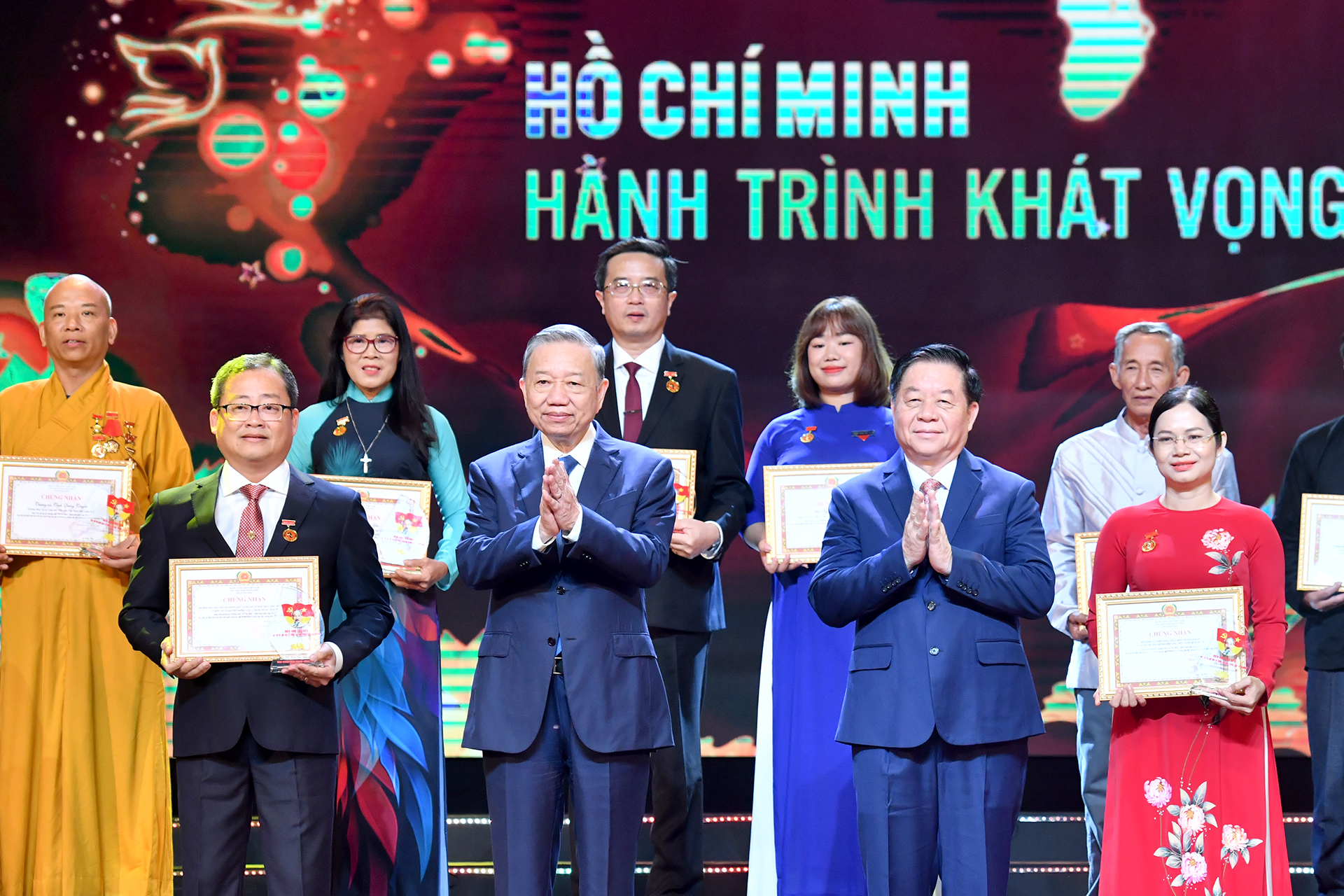 [Foto] Líder partidista vietnamita asiste al Programa "Ho Chi Minh - Viaje de aspiraciones 2024"