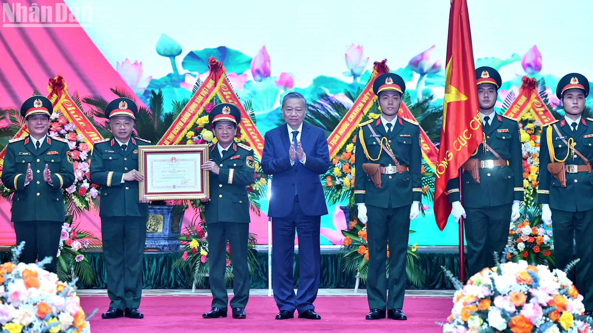 [Foto] Líder partidista vietnamita asiste al acto por 80 aniversario del Departamento General de Política del Ejército Popular de Vietnam 