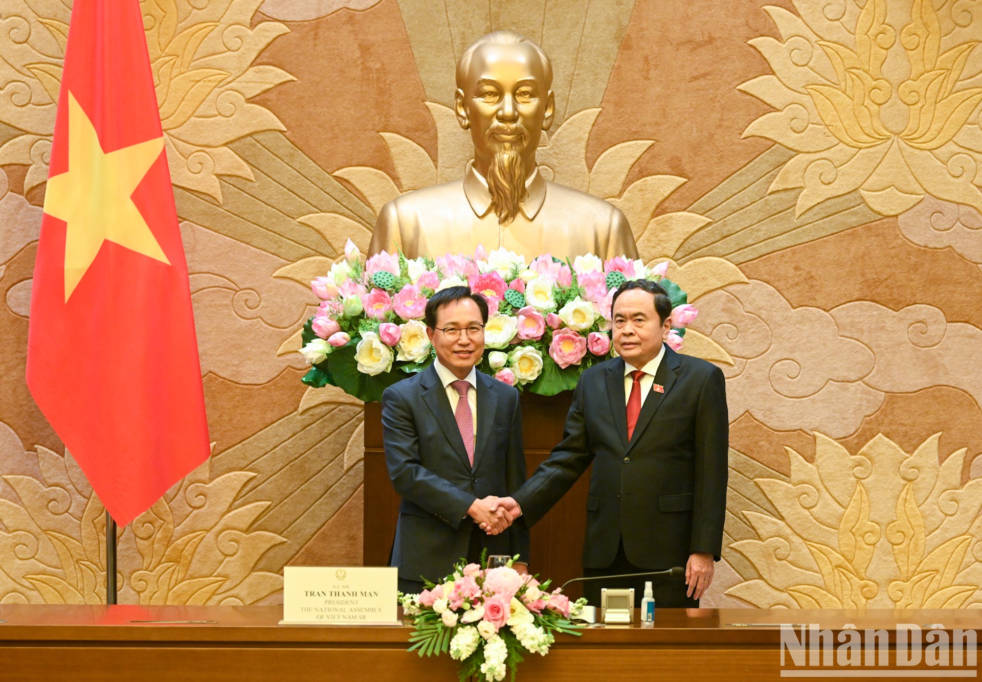 [Foto] Máximo legislador vietnamita recibe a directivos del Complejo Samsung Vietnam