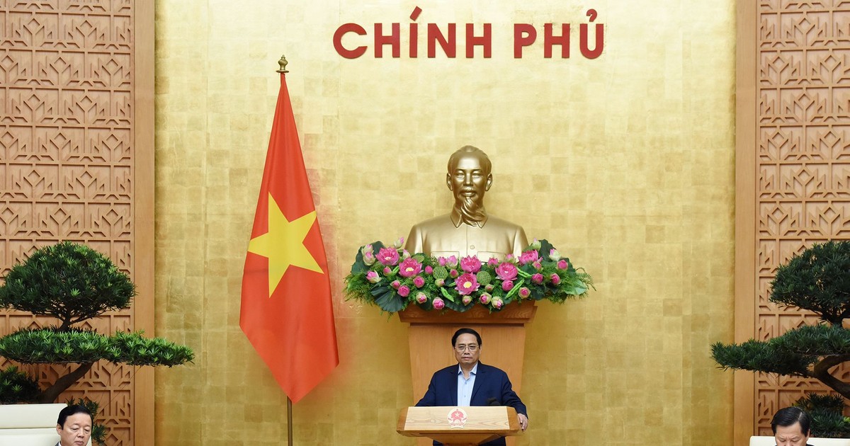 [Foto] Premier vietnamita preside reunión gubernamental sobre elaboración de leyes en abril