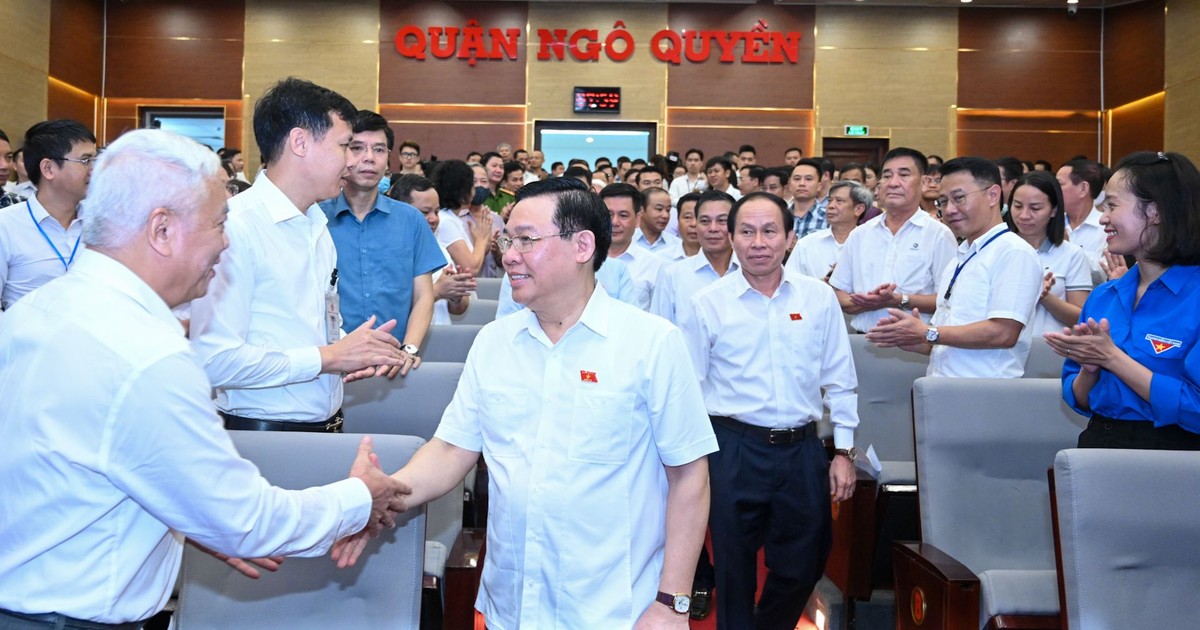 Presidente de Asamblea Nacional de Vietnam se reúne con votantes de Hai Phong