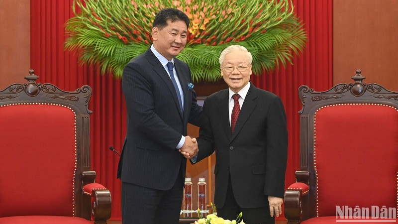 Máximo dirigente partidista de Vietnam recibe al presidente de Mongolia
