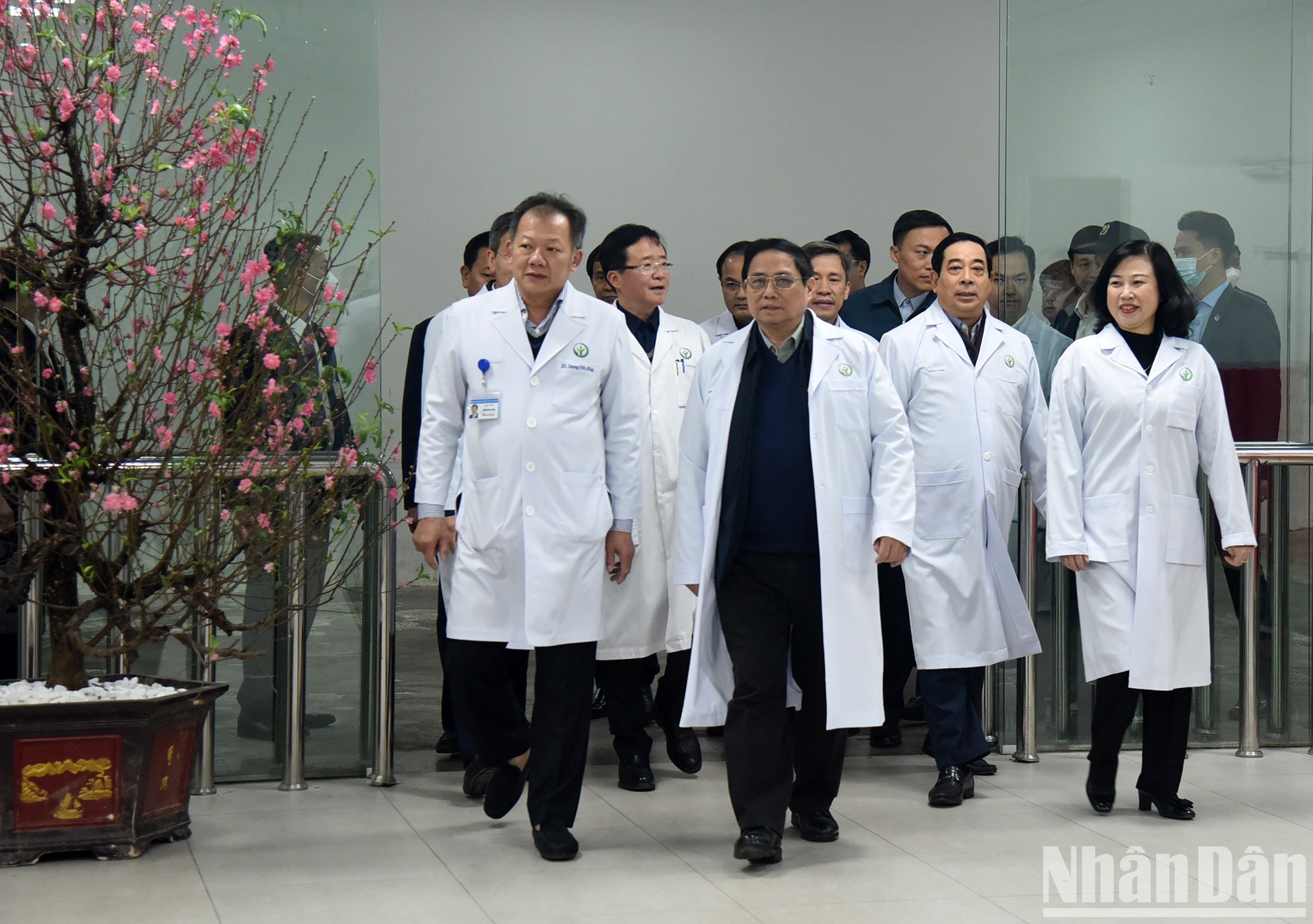 Premier vietnamita visita hospitales de Hanói con motivo del Tet