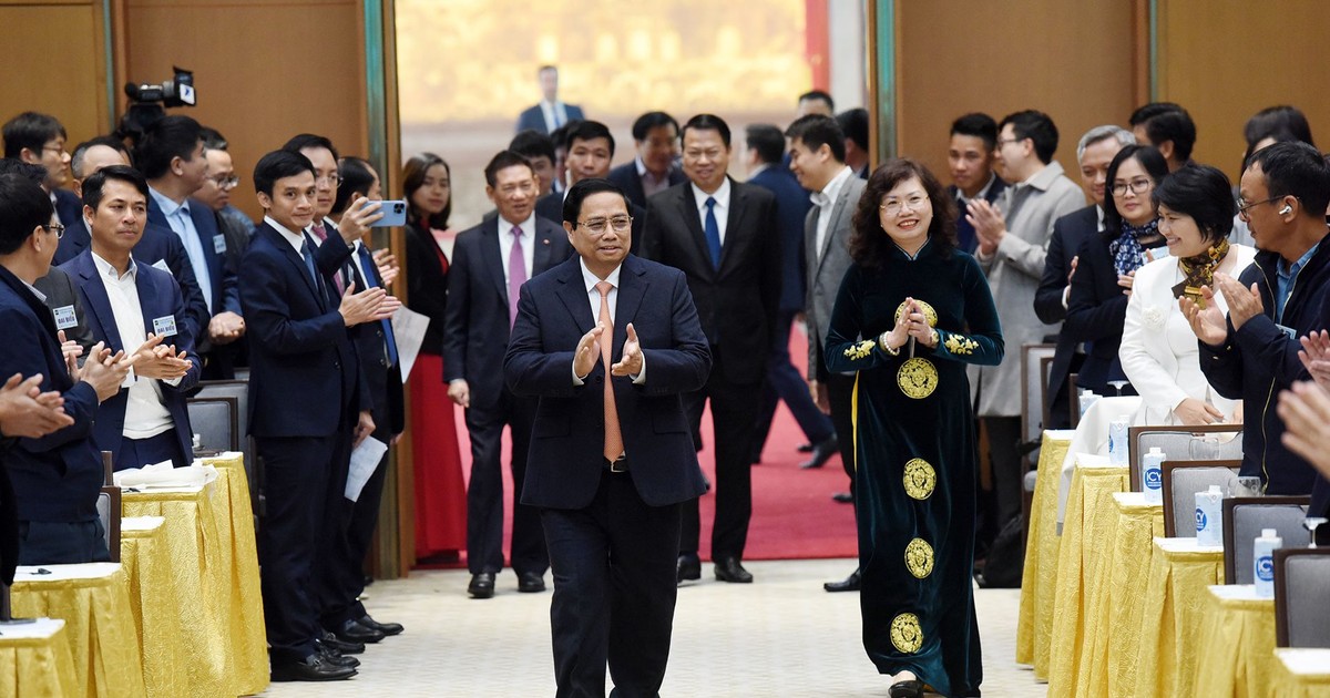 El primer ministro de Vietnam, Pham Minh Chinh, asiste al evento.