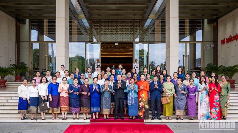 [Foto] Máximo legislador vietnamita se reúne con Unión de Mujeres y empresarias de Laos y Camboya