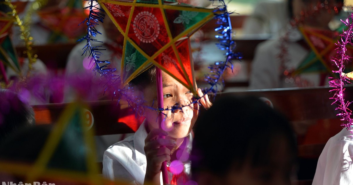 Alegría para los niños de las zonas inundadas durante la Fiesta del Medio Otoño