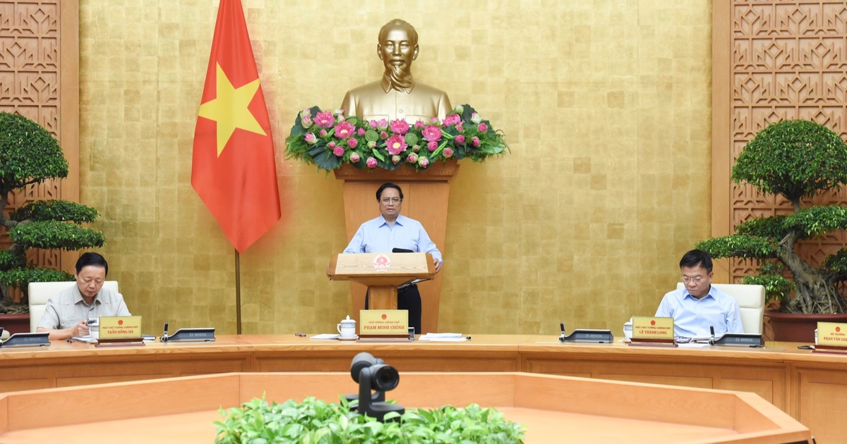 [Foto] Premier vietnamita preside reunión gubernamental sobre elaboración de leyes