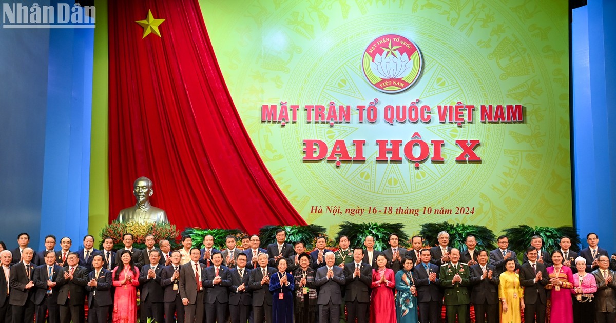 El Presídium del X mandato del Comité Central del Frente de la Patria de Vietnam para el periodo 2024-2029.