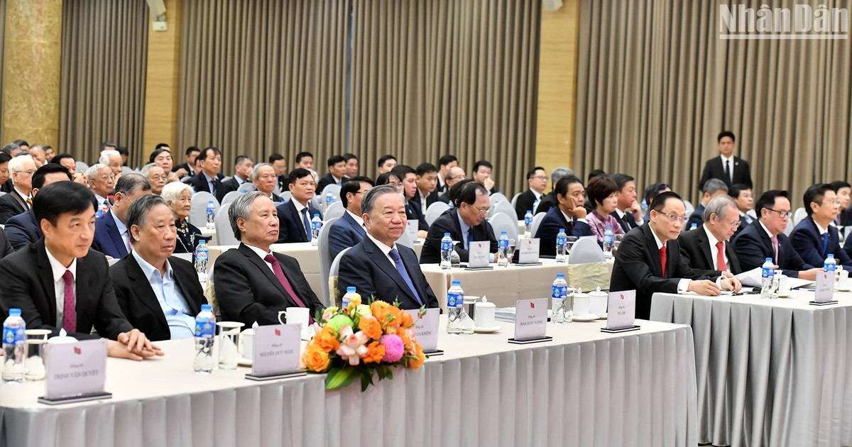 [Foto] Acto conmemorativo del 75 aniversario del Día de Comisión de Relaciones Exteriores del Comité Central del PCV 