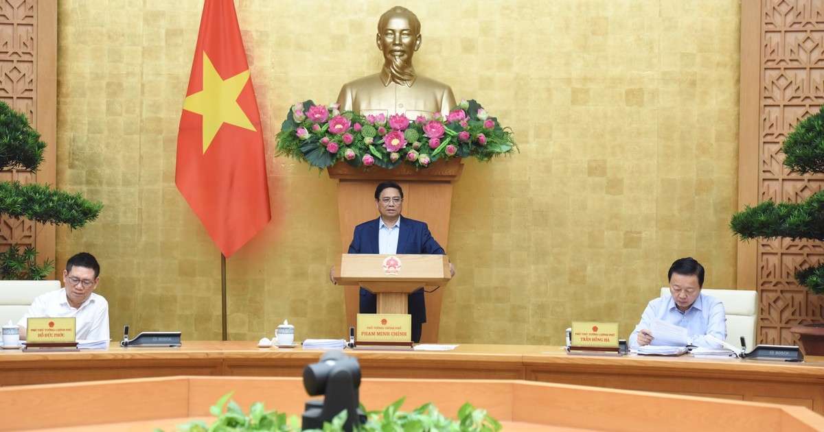 [Foto] Premier de Vietnam preside reunión ordinaria en octubre