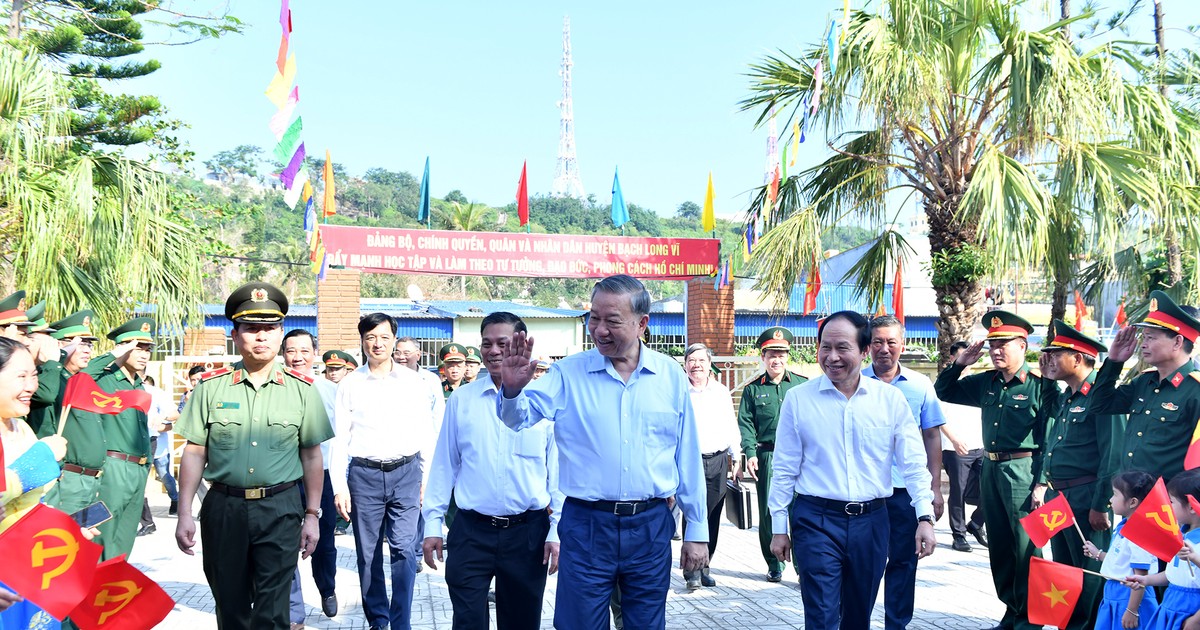 Secretario general del PCV visita distrito insular de Bach Long Vi