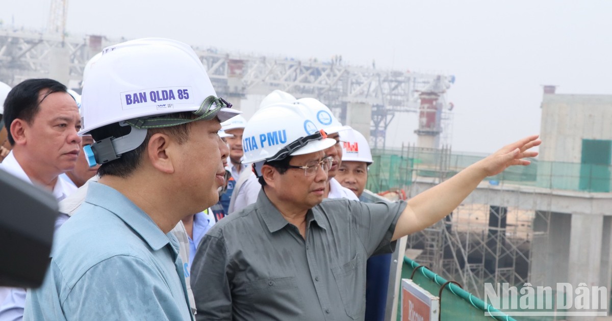 [Foto] Premier vietnamita inspecciona construcción del aeropuerto de Long Thanh