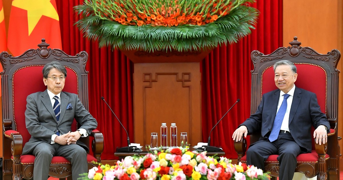 [Foto] Líder partidista de Vietnam sostiene encuentro con dirigente del Banco Japonés de Cooperación Internacional