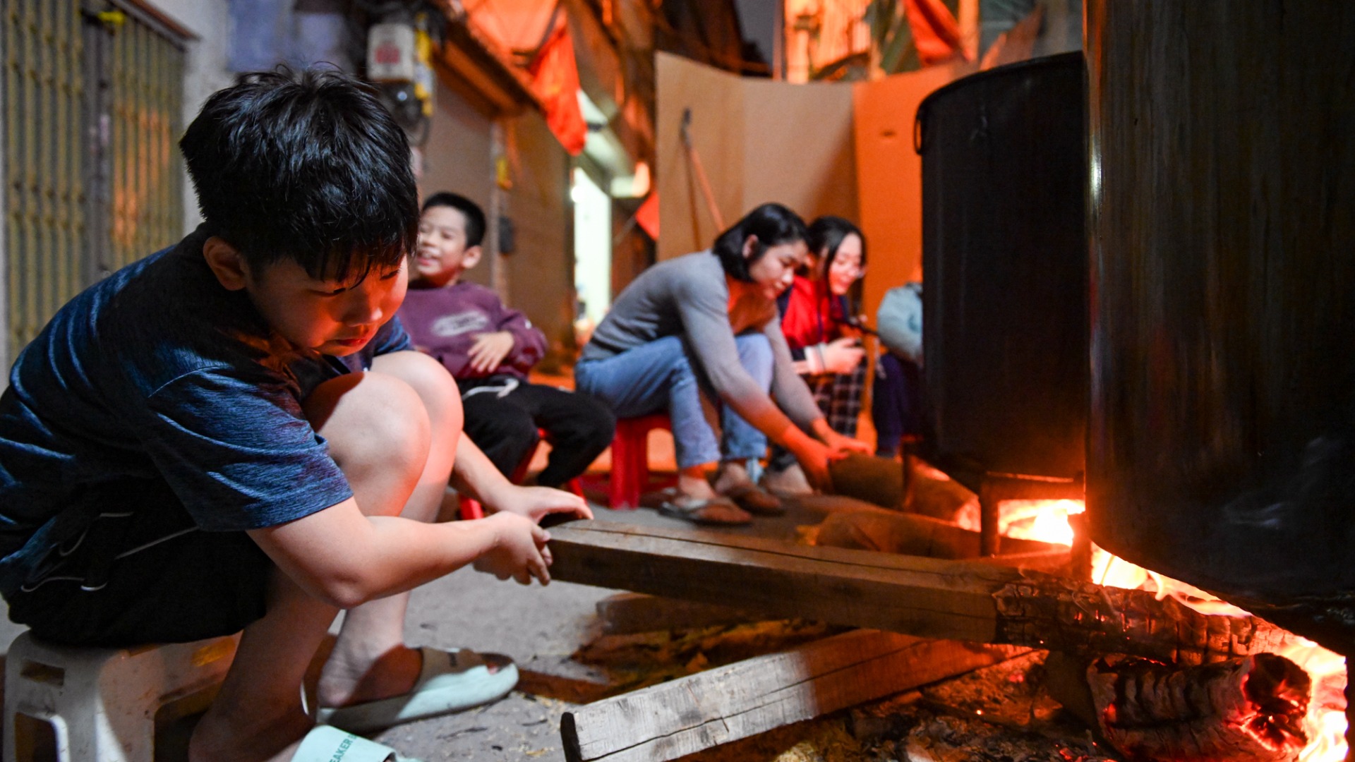 [Foto] Familias vietnamitas conservan costumbre de elaboración de “banh chung” en saludo al Año Nuevo Lunar