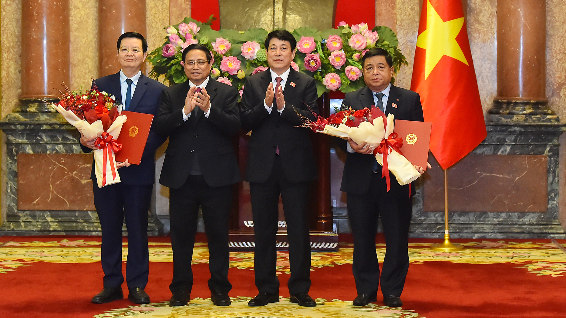 [Foto] Presidente de Vietnam entrega decisión de nombramiento a subjefes y ministros electos de Gobierno