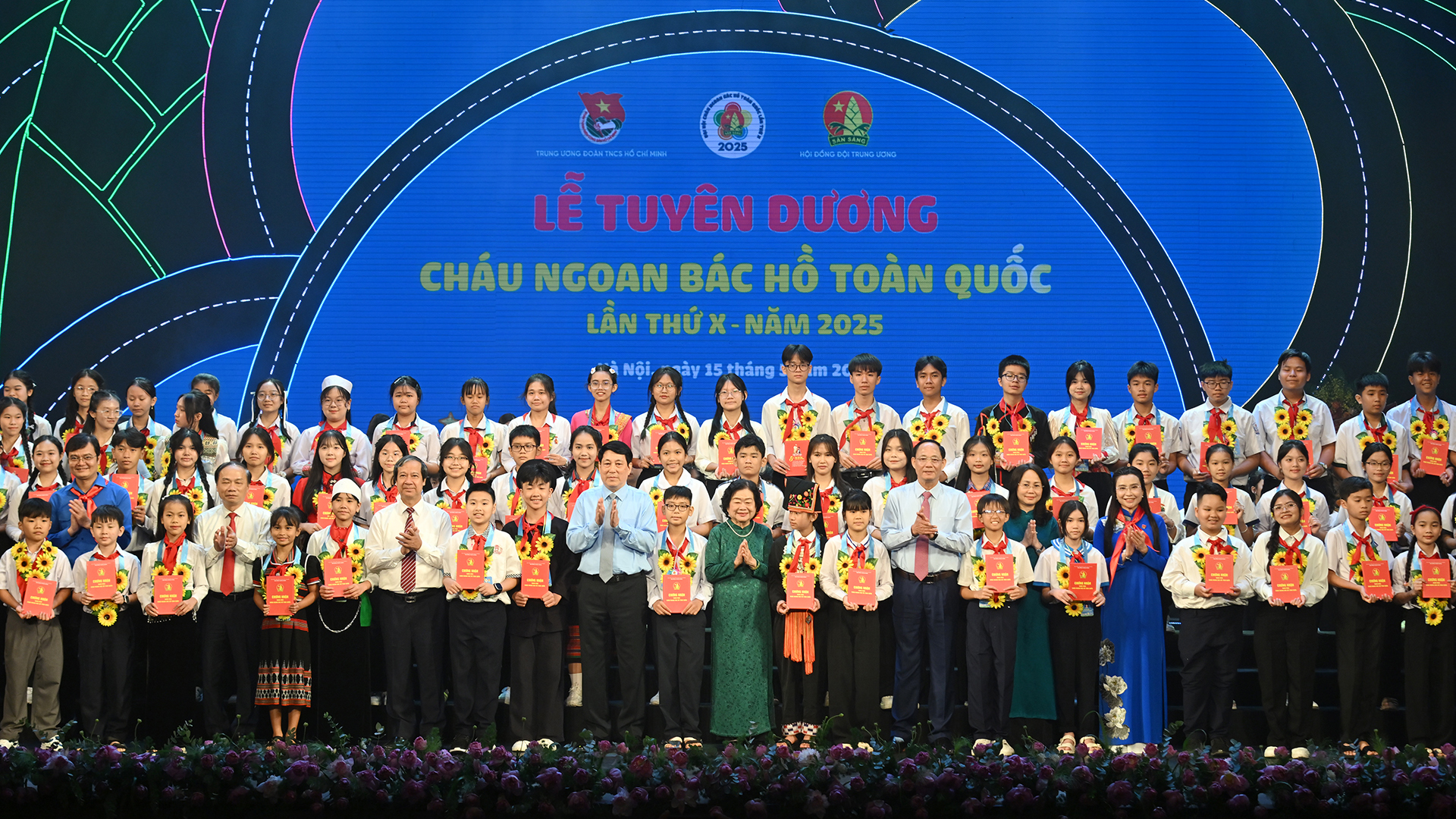 [Foto] Presidente Luong Cuong asiste a ceremonia nacional de honor a los Niños Buenos del Tío Ho