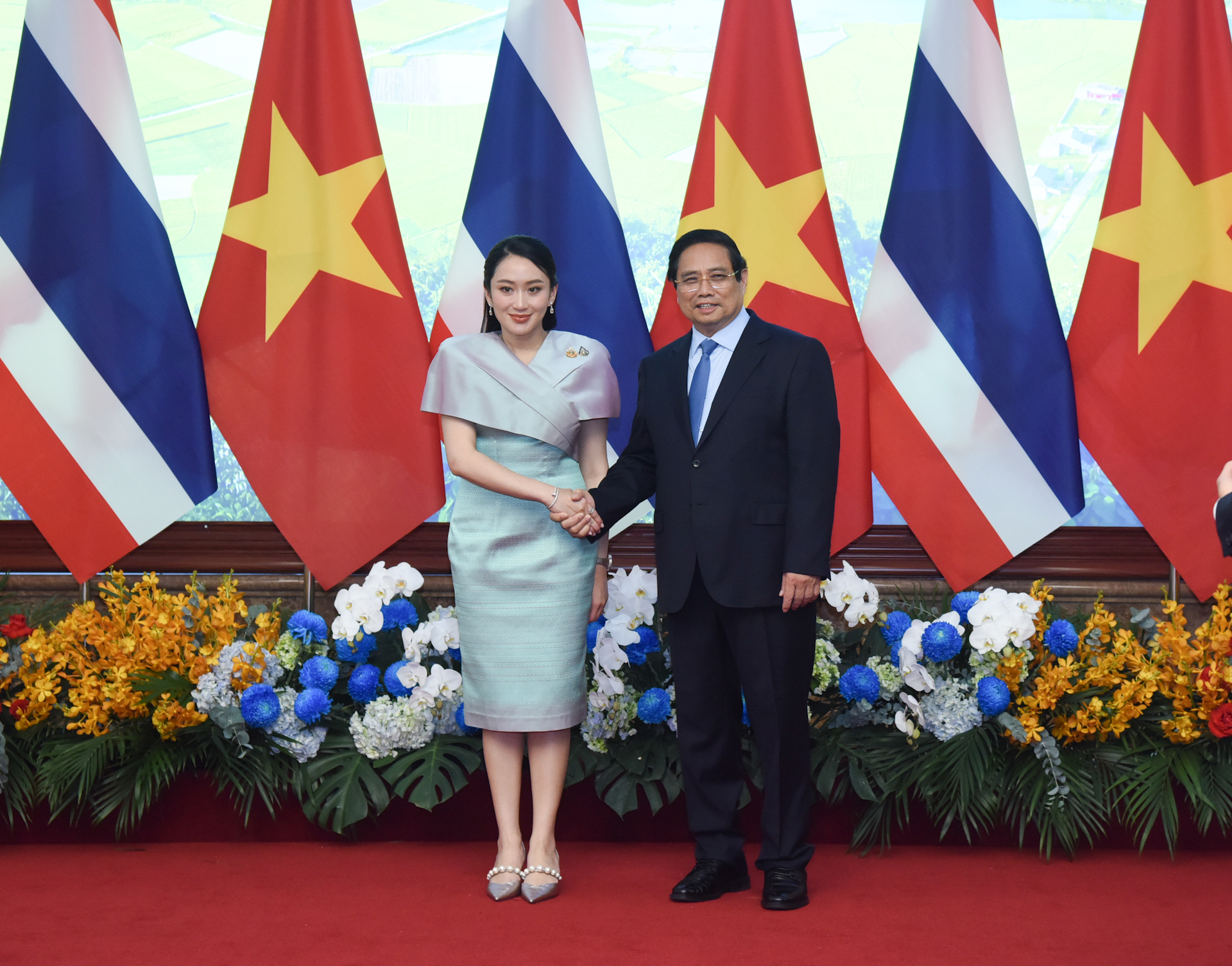 [Foto] Premieres de Vietnam y Tailandia recorren exposición de productos artesanales