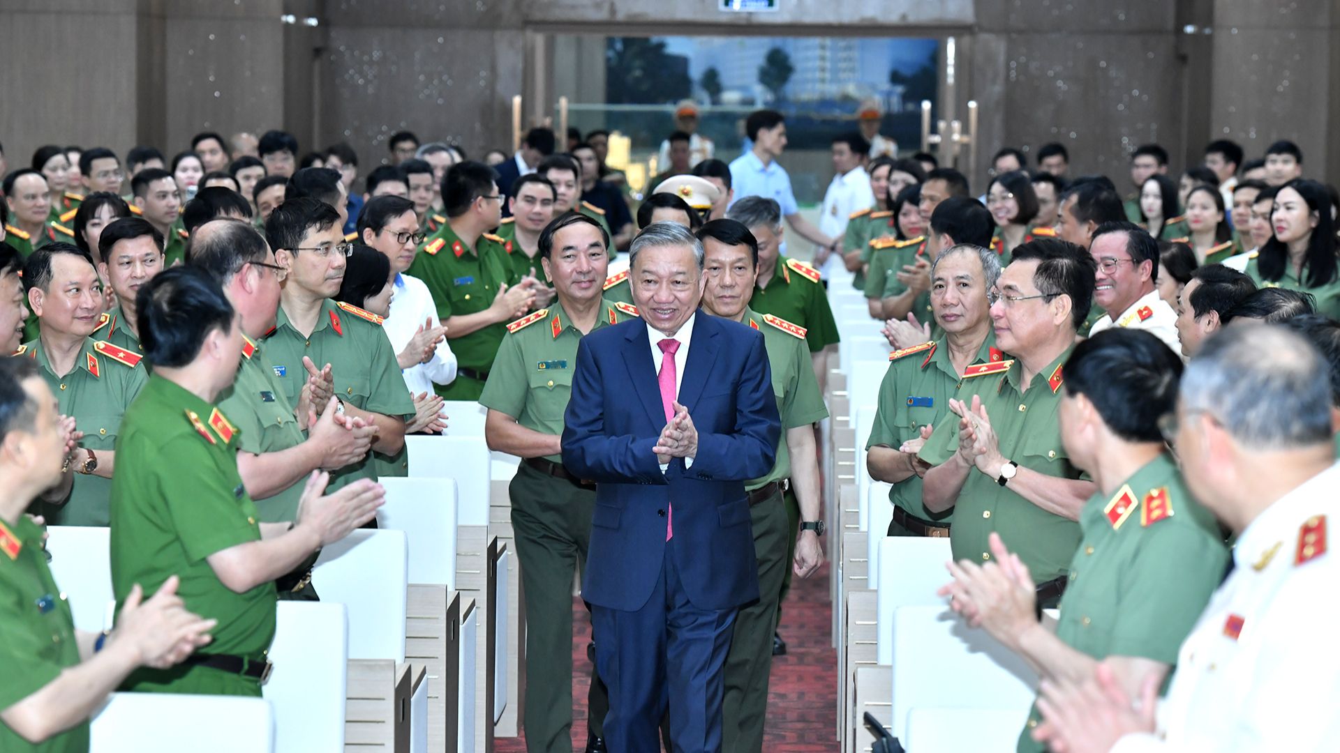 [Foto] Líder del PCV asiste a conferencia de balance sobre aprendizaje y seguimiento del ejemplo moral del Presidente Ho Chi Minh