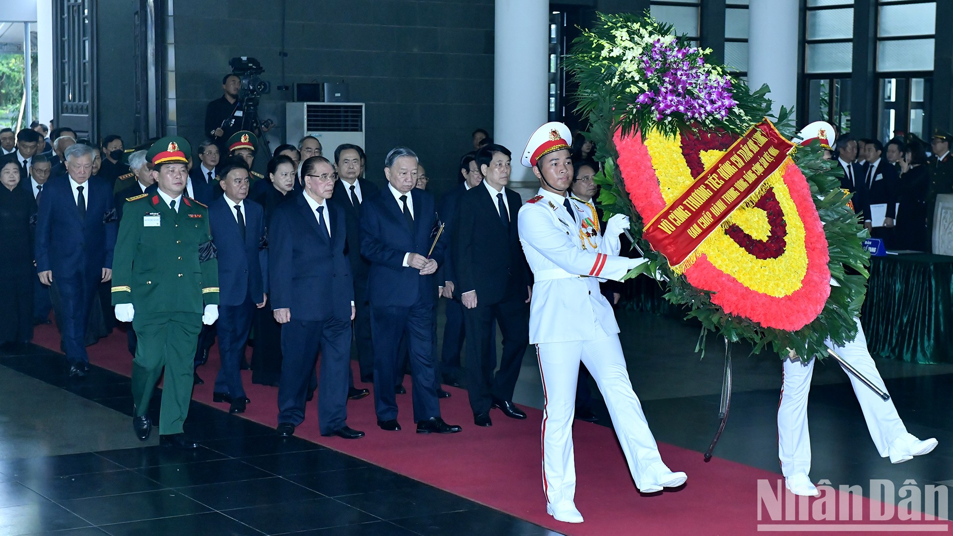 [Foto] Delegación del Comité Central del Partido rinde homenaje al expresidente Tran Duc Luong 