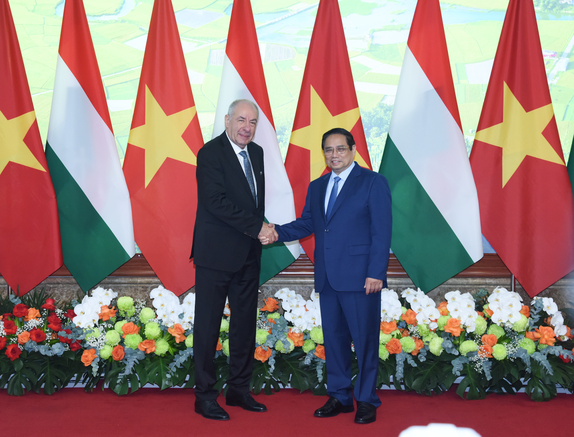 [Foto] Premier vietnamita se reúne con presidente de Hungría