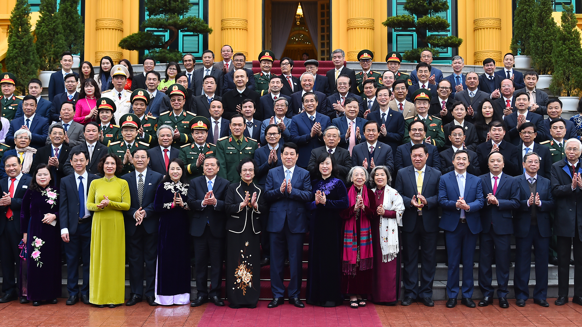 [Foto] Presidente vietnamita se reúne con destacados representantes de sector de salud