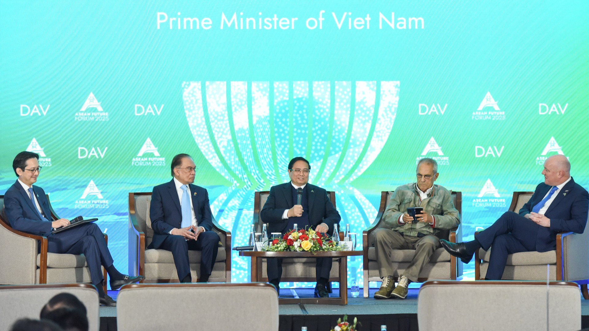 [Foto] Premier vietnamita asiste a sesión plenaria de alto nivel del segundo Foro del Futuro de la Asean