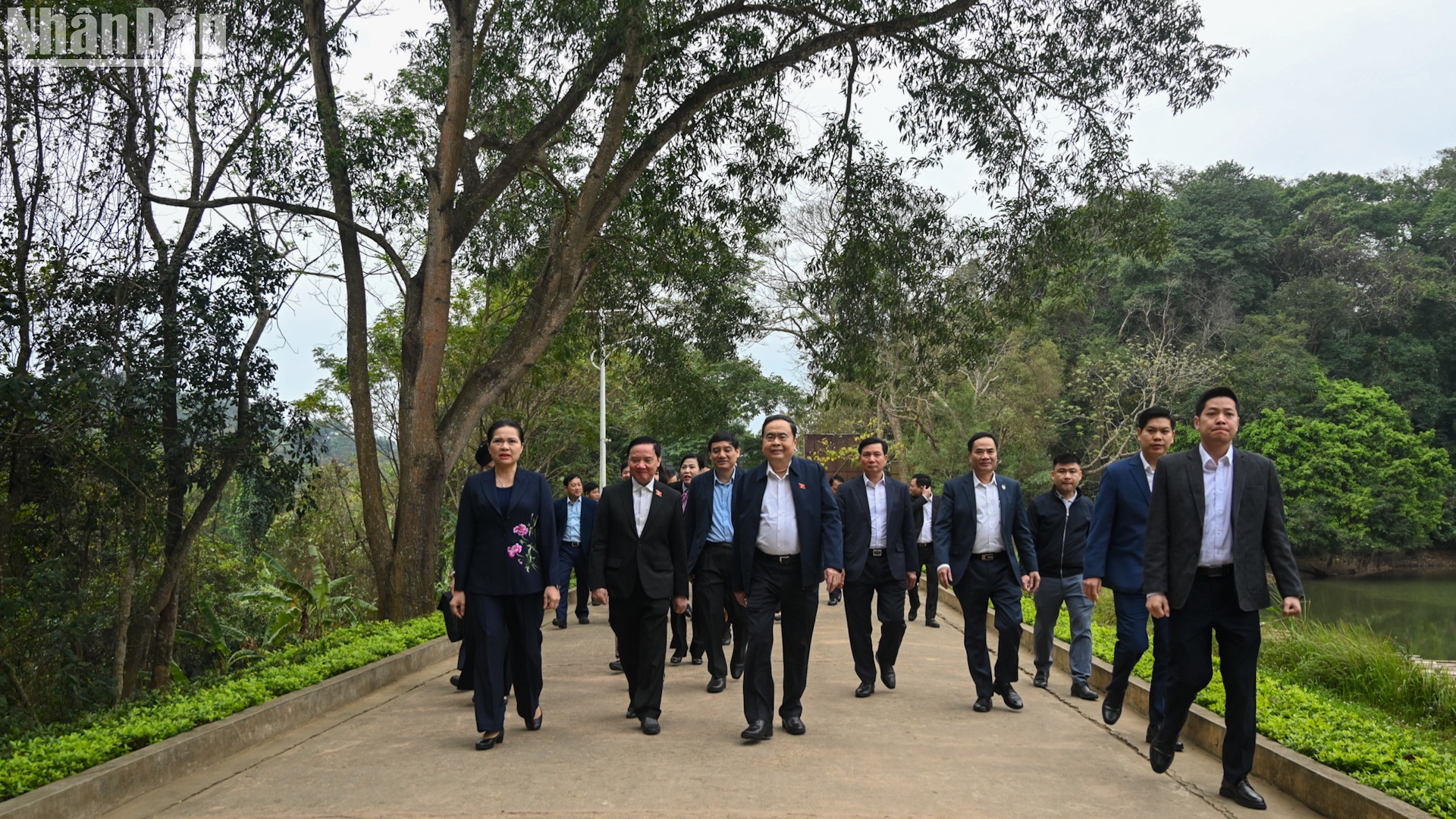 [Foto] Líder legislativo vietnamita visita área de Reliquia Nacional Especial de Tan Trao