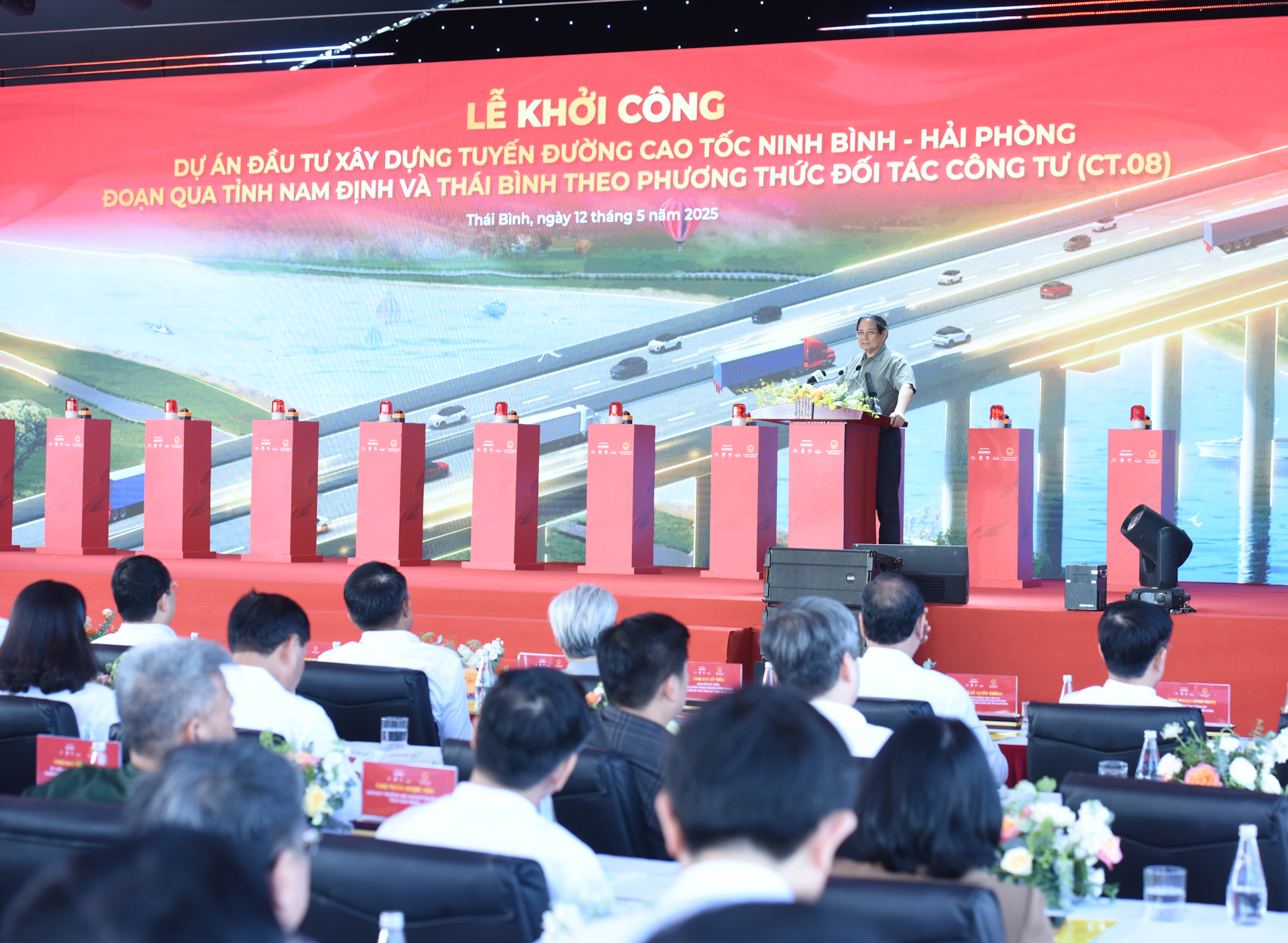 [Foto] Primer ministro vietnamita asiste a acto de inicia de construcción de autopista en provincia de Thai Binh