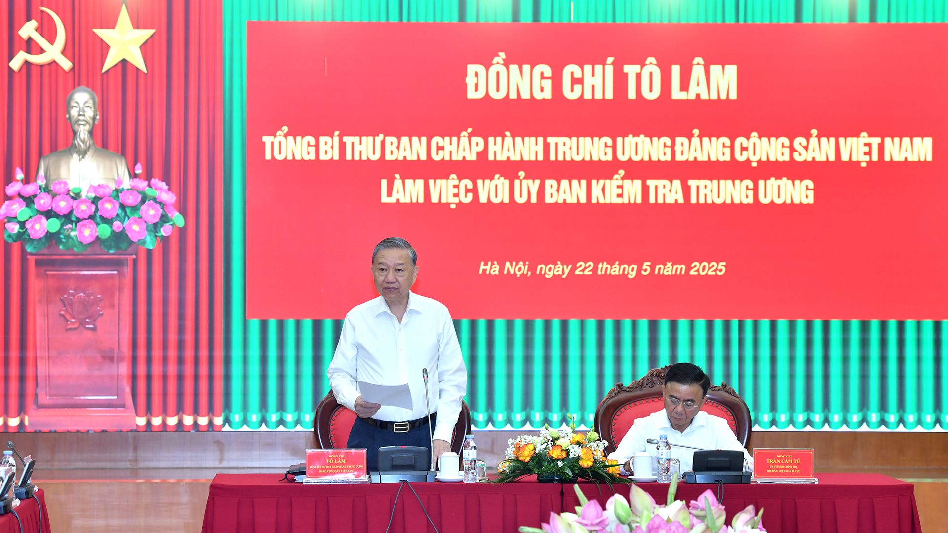 [Foto] Líder partidista vietnamita trabaja con Comisión Central de Inspección
