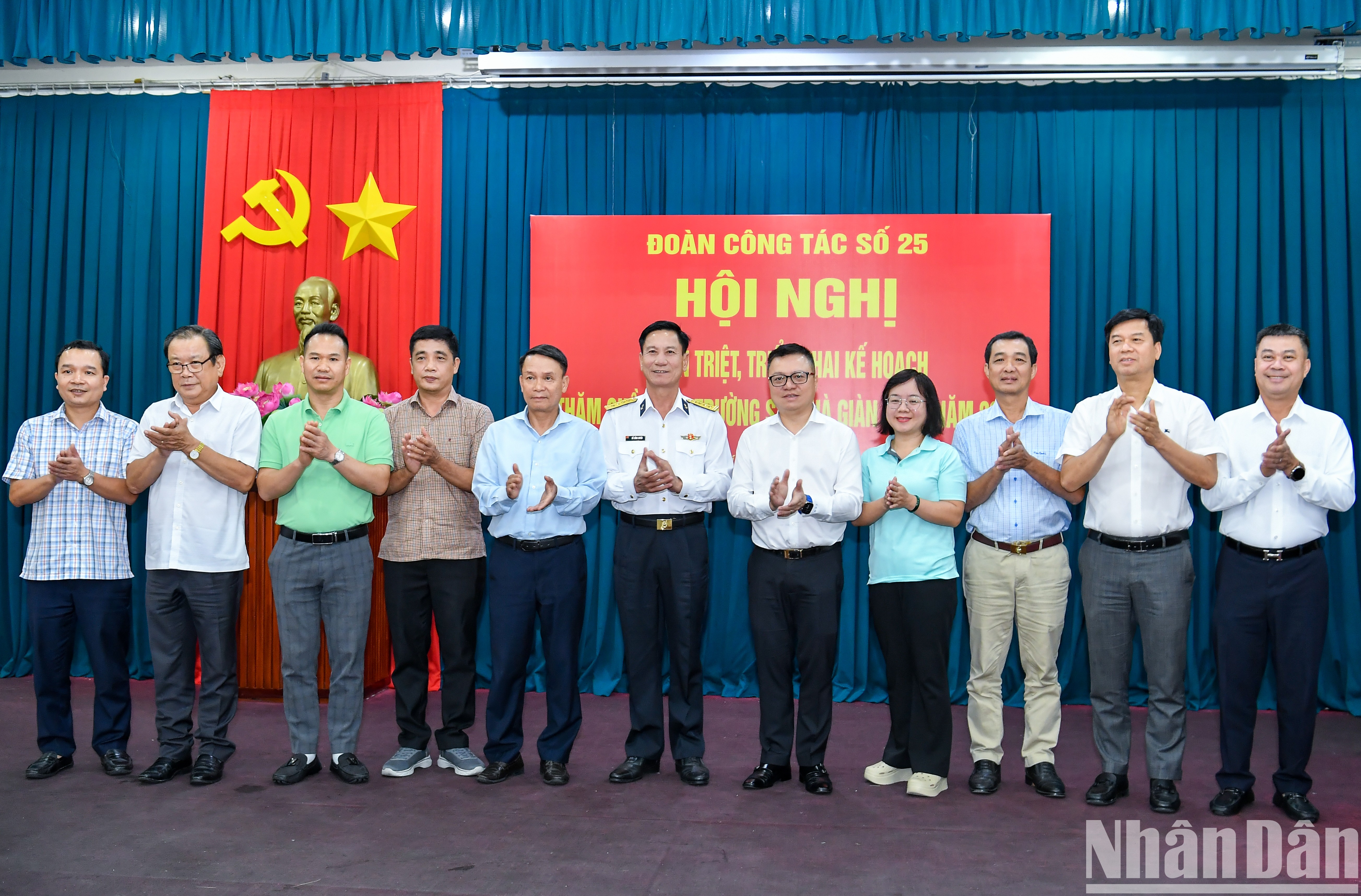[Foto] Delegación de prensa visita Truong Sa y Plataforma DK1