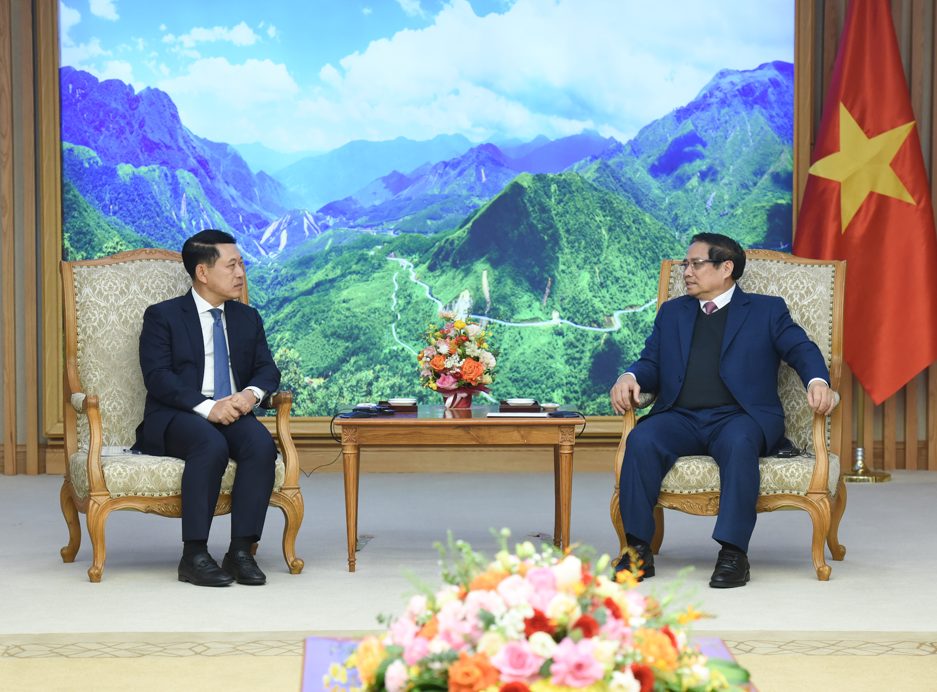 [Foto] Primer ministro de Vietnam recibe al vicepremier y canciller de Laos