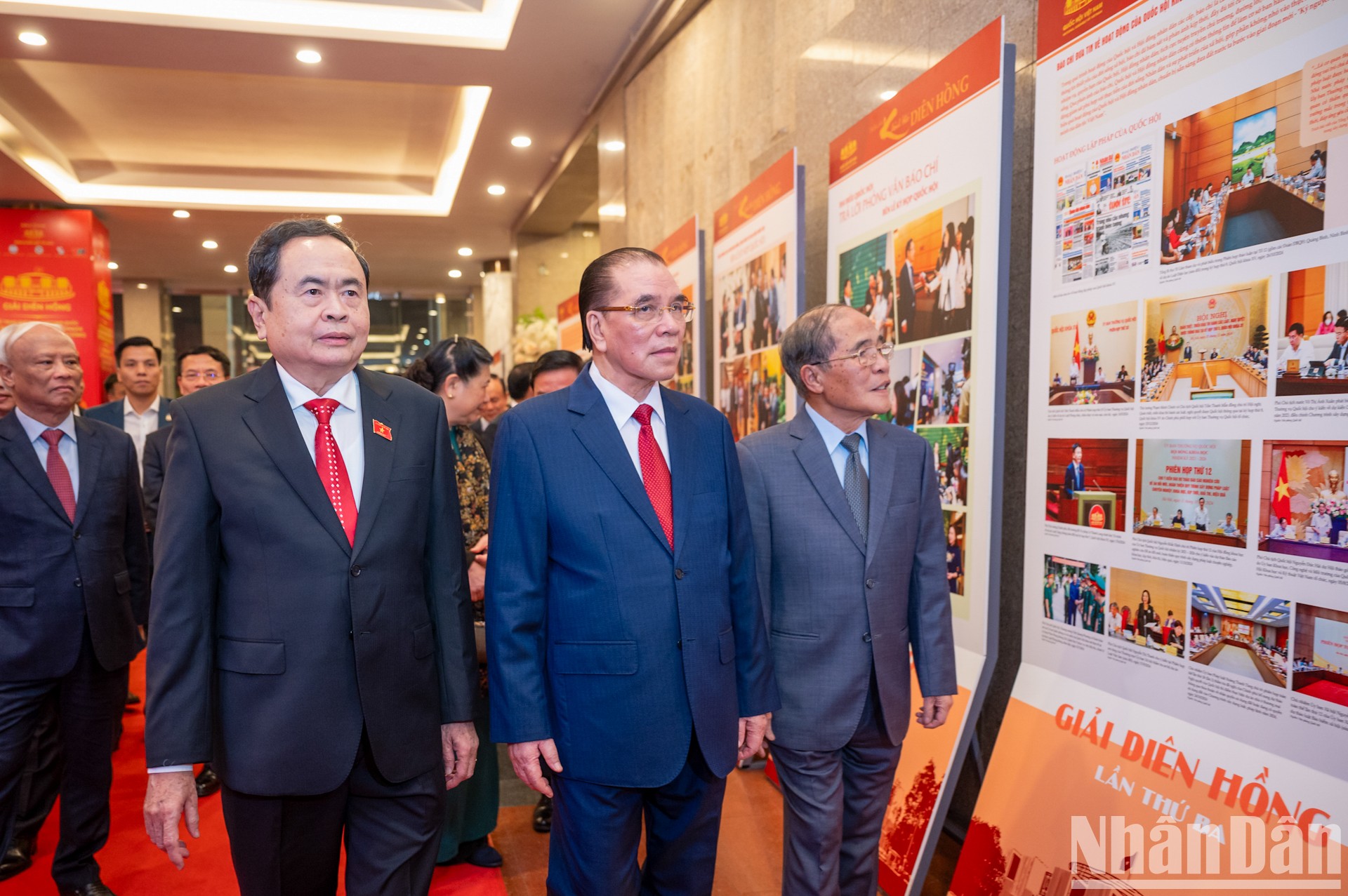 [Foto] Titular del Legislativo asiste a ceremonia de entrega de premios de prensa Dien Hong