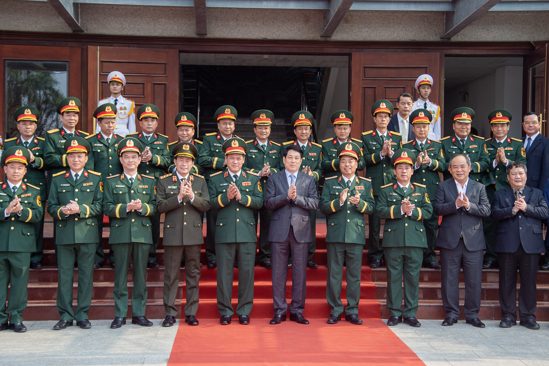 [Foto] Presidente de Vietnam felicita a soldados de las Fuerzas Especiales por el Tet