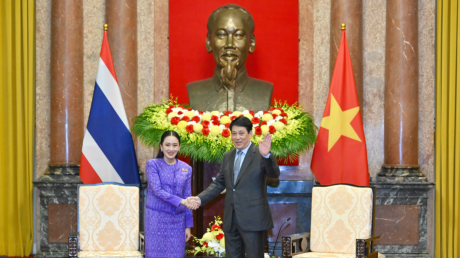 [Foto] Presidente de Vietnam sostiene reunión con primera ministra de Tailandia
