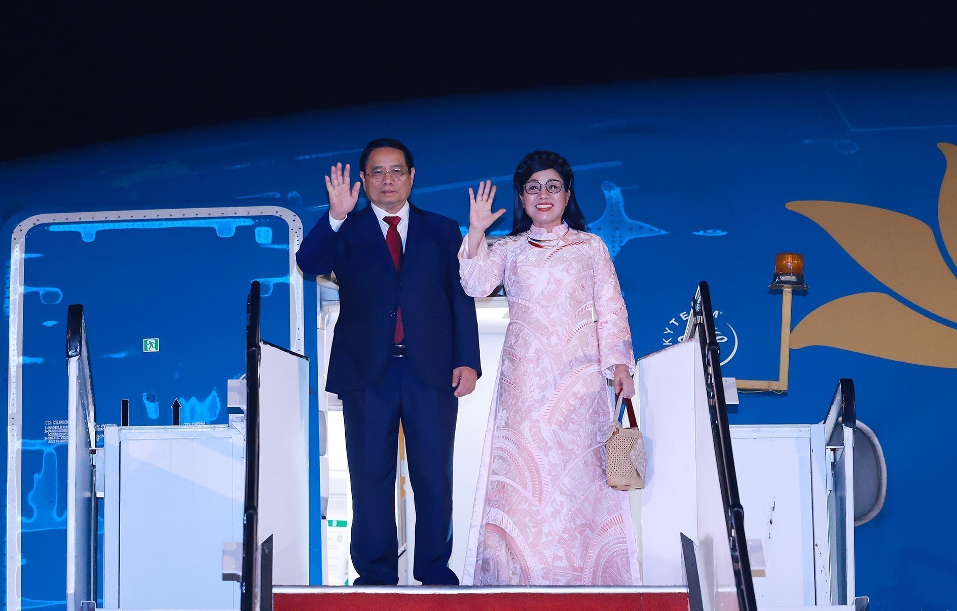 [Foto] Premier vietnamita y su esposa inician una visita oficial a Malasia 