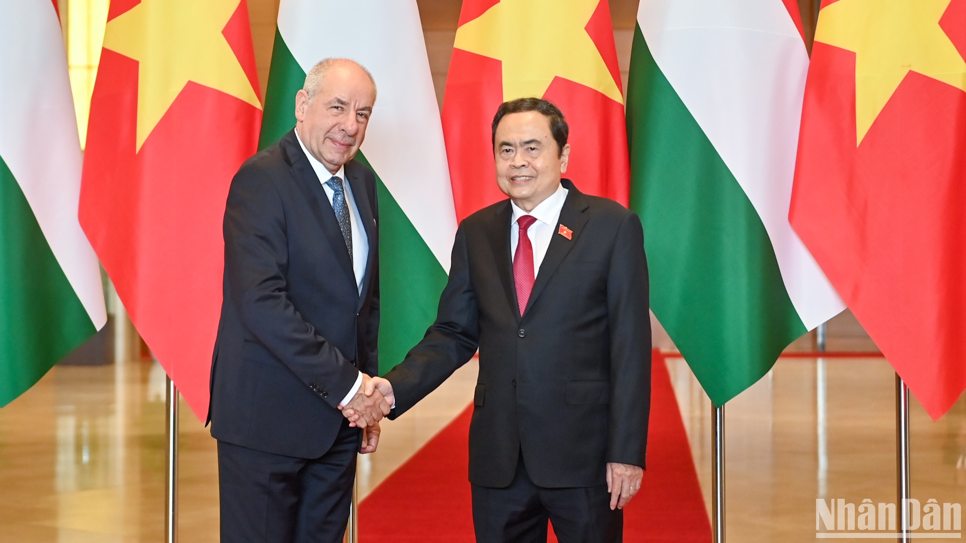 [Foto] Titular de Asamblea Nacional de Vietnam se reúne con el presidente húngaro