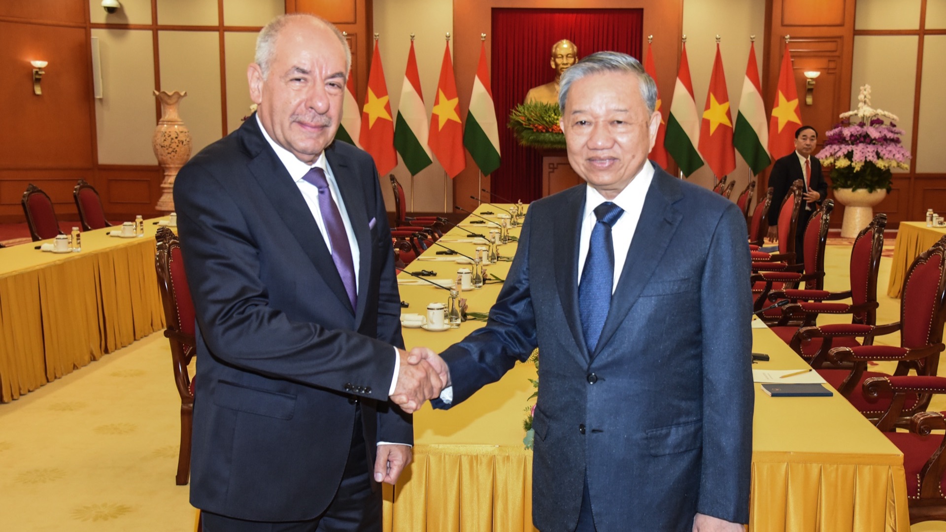 [Foto] Líder partidista de Vietnam recibe al presidente húngaro