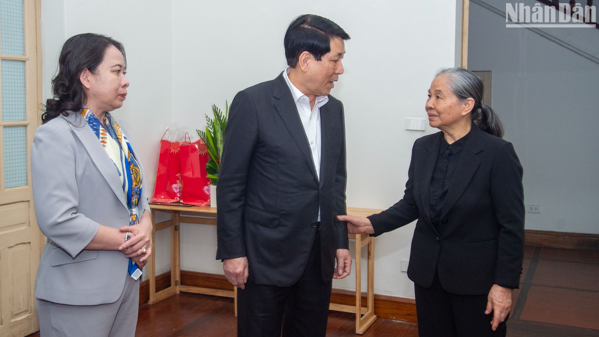 [Foto] Presidente vietnamita visita a ex líderes del Partido y Estado en ocasión del Año Nuevo Lunar 2025